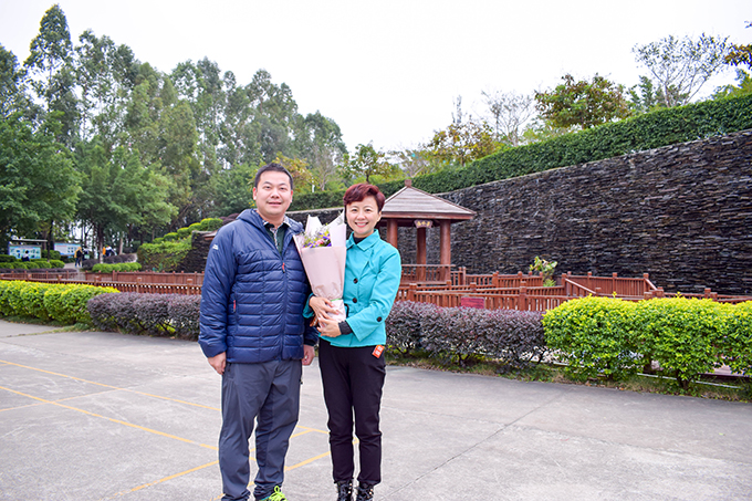 徐靓老师与张天培校长合影