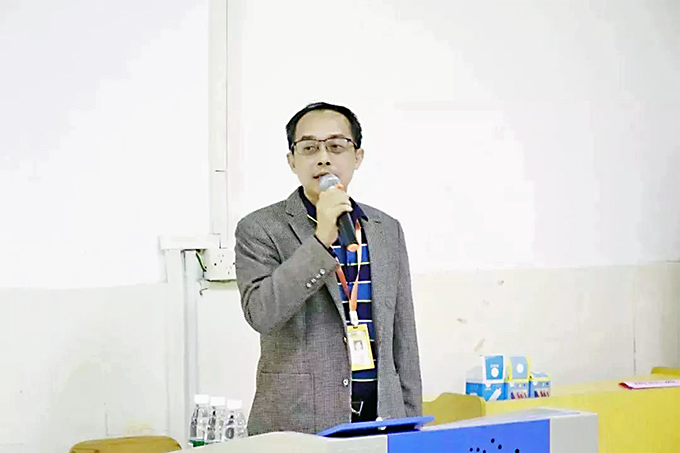 刘湘忠科长主持