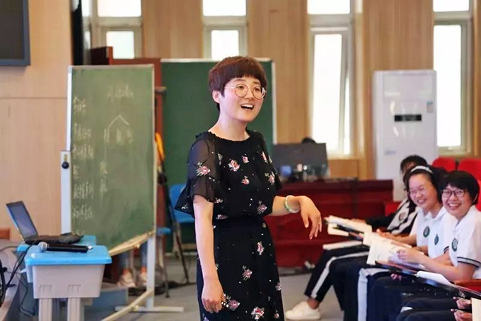 高二年级政治教师杨柳